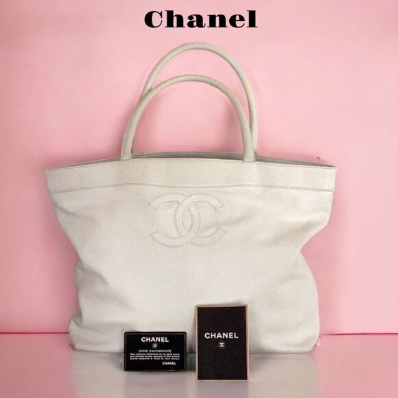 AUTHENTIC CHANEL WHITE LEATHER CC SHOULDER HANDBAG TOTE - Picture 2 of 15